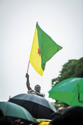 30 mars 2017, manifestation devant la préfecture de Cayenne, lors du mouvement social qui a conduit aux accords de Guyane.
