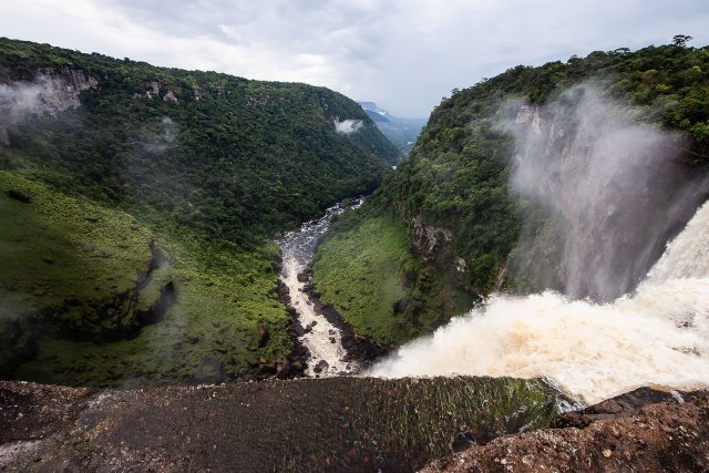 Les chutes de Kaieteur (226 m) dans le parc national du même nom sont situé dans le contesté de l’Essequibo. 