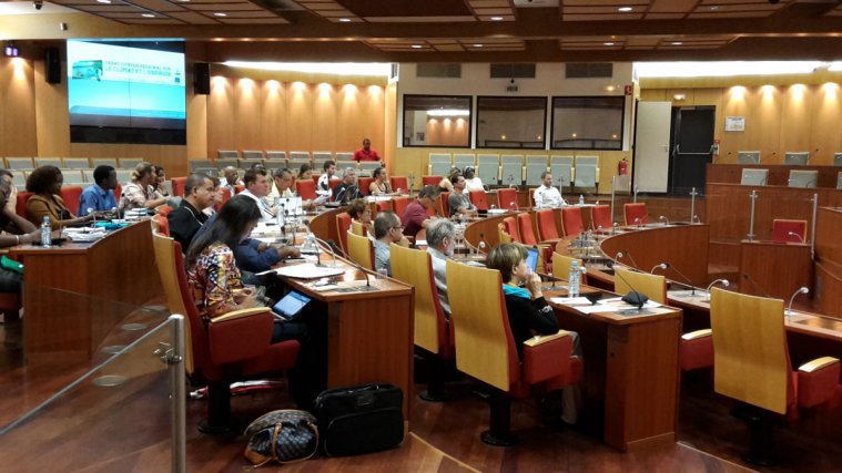 Discussions lors du débat citoyen climat-énergie du 06 juin 2015.